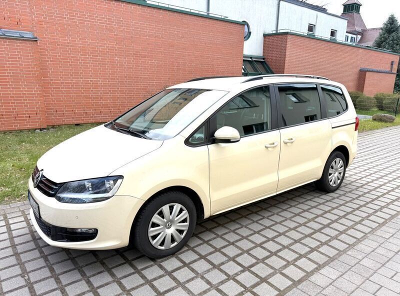 Beige Gebraucht 2014 VW Sharan Trendline Van / Kleinbus | 8.500 € (Fairer Preis) - Bild 1/4