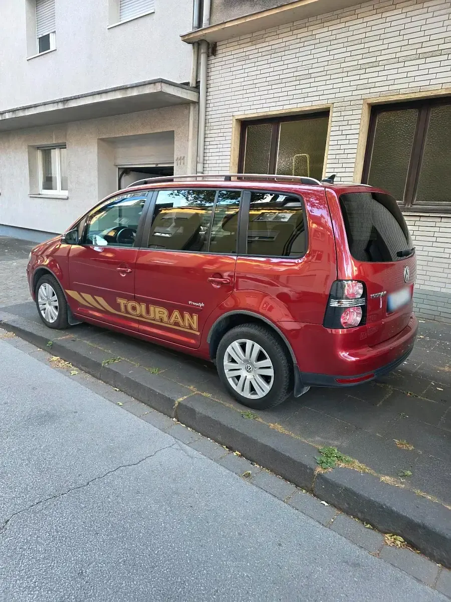 Gebraucht VW Touran 105 PS (77 kW) 2009 Rot Van / Kleinbus