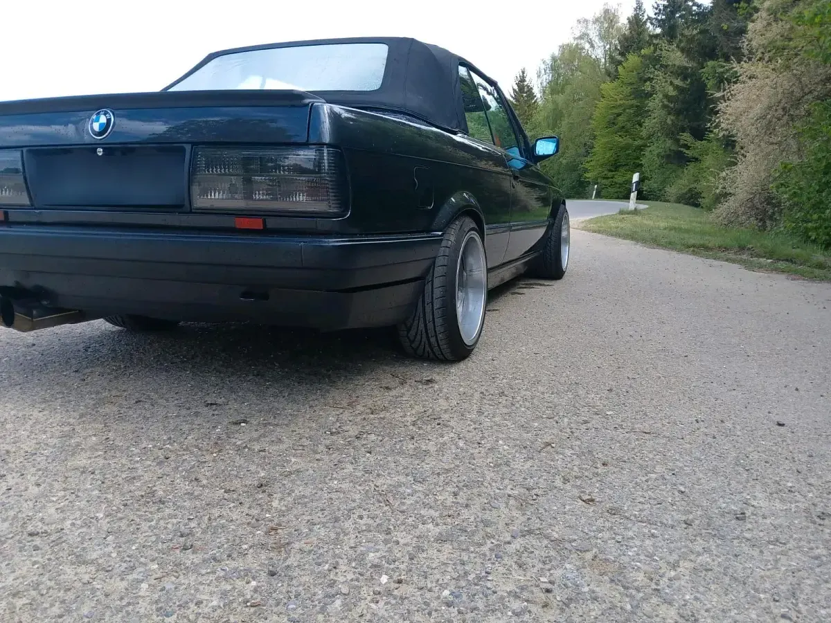 Gebraucht BMW 318 Cabriolet 113 PS (83 kW) 1991 Schwarz Cabrio