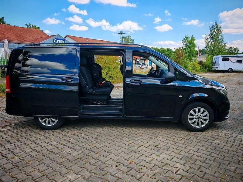 Schwarz Gebraucht 2018 Mercedes Vito Van / Kleinbus | 29.500 € - Bild 1/4