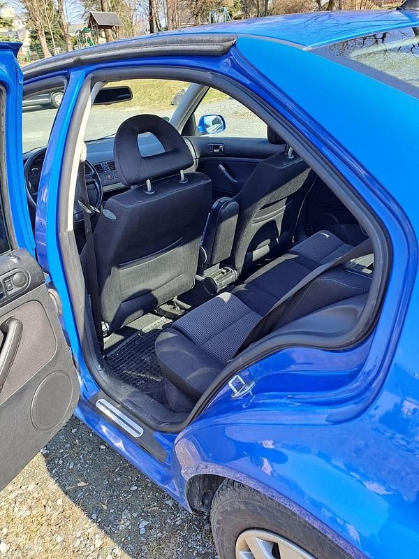 Second-hand VW Bora 115 CP (84 kW) 2001 Albastru Berlinǎ