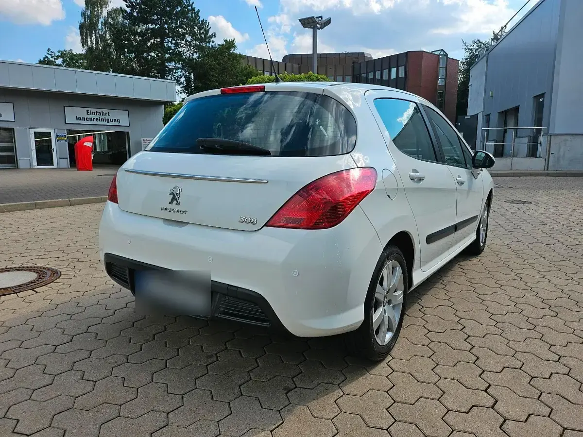 Gebraucht Peugeot 308 95 PS (69 kW) 2011 Weiß Limousine
