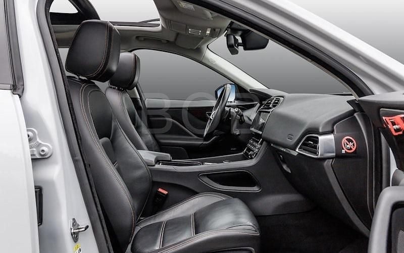 Gebraucht Jaguar F-Pace Prestige 340 PS (250 kW) 2017 Yulong white (weiß) SUV