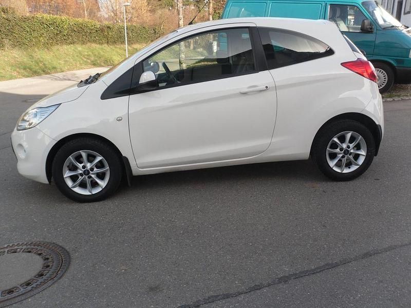 Gebraucht Ford Ka Cool & Sound Edition 69 PS (50 kW) 2015 Weiß Kleinwagen