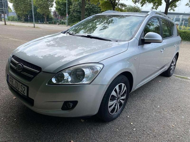Grau Gebraucht 2009 Kia Ceed Sportswagon 2 Kombi | 3.950 € (Fairer Preis) - Bild 1/4