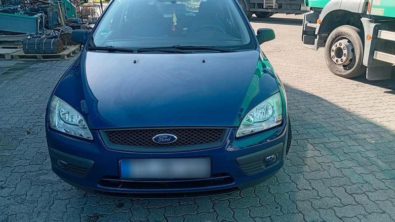 Second-hand Ford Focus 102 CP (75 kW) 2007 Albastru Hatchback
