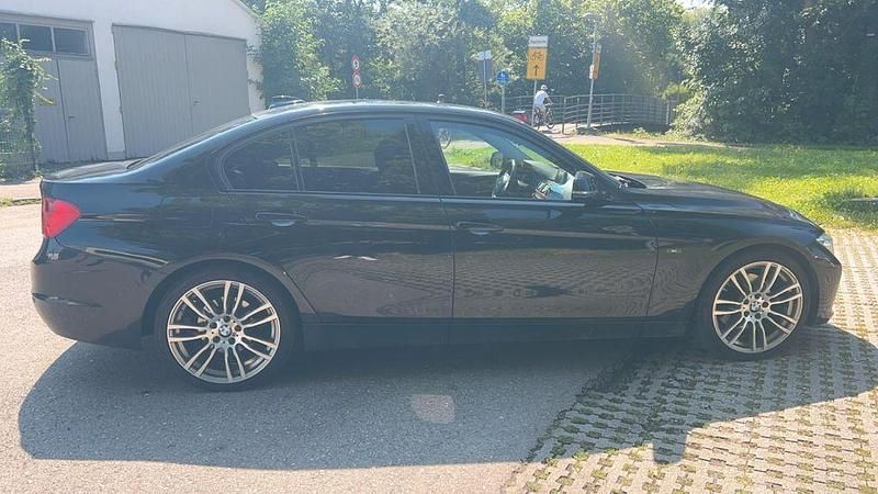 Gebraucht BMW 328 Sport Line 245 PS (180 kW) 2012 Schwarz Limousine