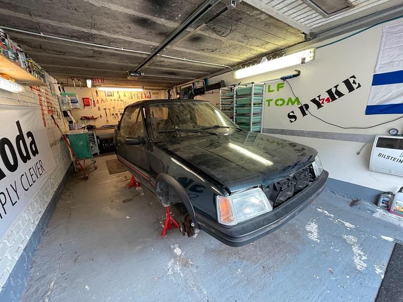 Grün Gebraucht 1991 Peugeot 205 Cabrio | 8.000 € - Bild 1/4