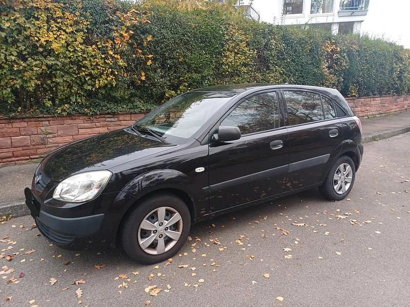 Gebraucht Kia Rio Basis 97 PS (71 kW) 2009 Schwarz Limousine