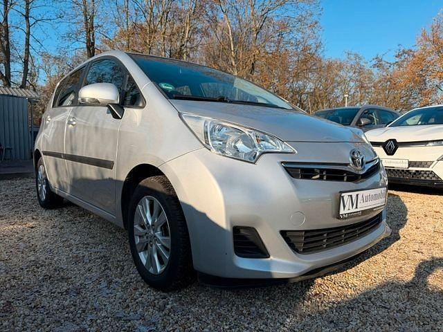 Gebraucht Toyota Verso-S Cool 99 PS (72 kW) 2014 Silber Van / Kleinbus