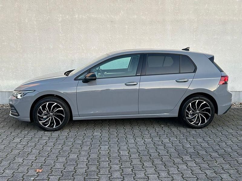 Gebraucht VW Golf VIII Move 150 PS (110 kW) 2023 Grau Limousine