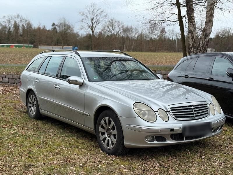 Gebraucht Mercedes E220 150 PS (110 kW) 2005 Silber Kombi