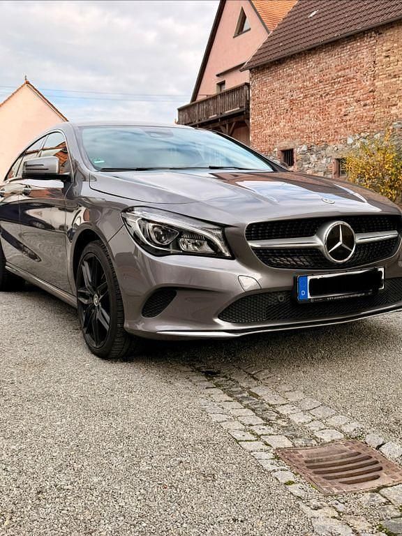 Gebraucht Mercedes CLA200 Shooting Brake 156 PS (114 kW) 2017 Grau Kombi