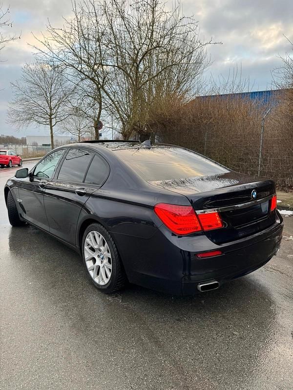 Gebraucht BMW 740 Shadowline 306 PS (225 kW) 2010 Schwarz Limousine