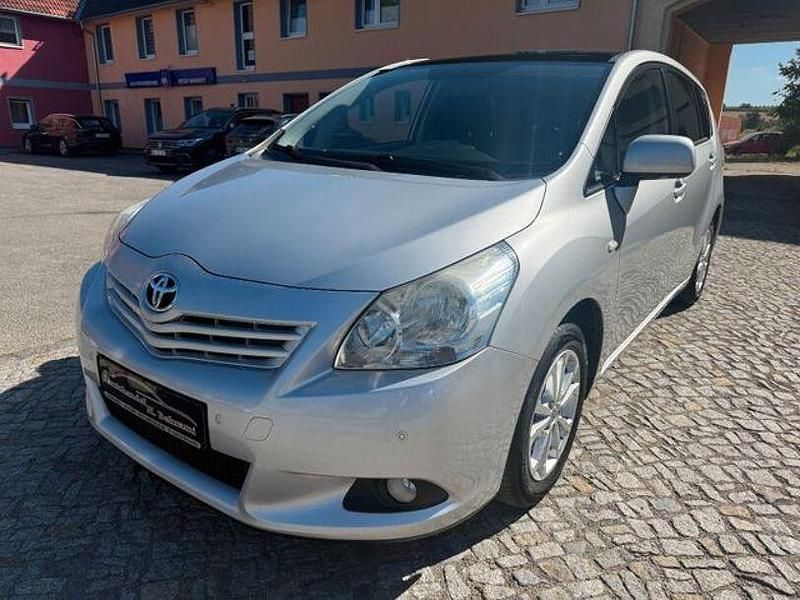 Silber Gebraucht 2012 Toyota Verso Van / Kleinbus | 7.550 € (Fairer Preis) - Bild 1/4