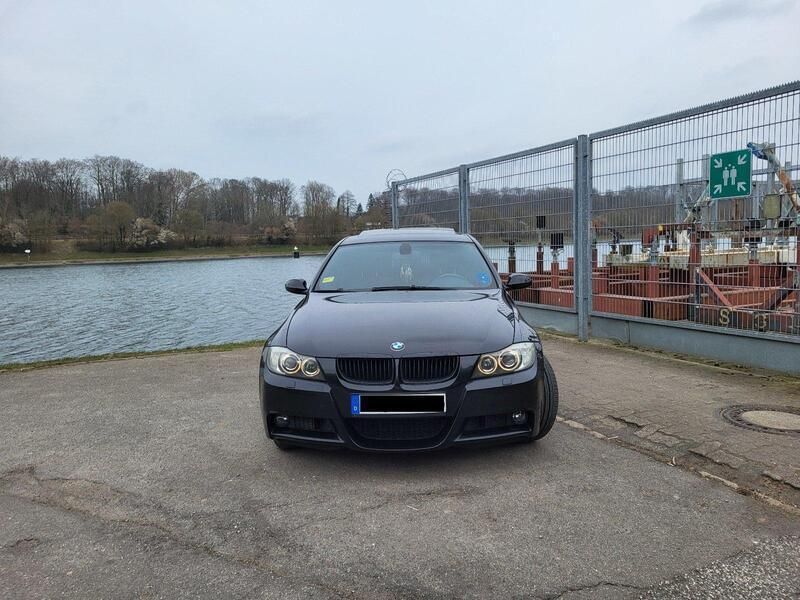 Schwarz Gebraucht 2006 BMW 318 M Sport Kombi | 2.800 € - Bild 1/4