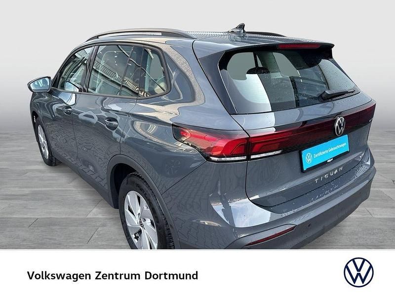 Gebraucht VW Tiguan 131 PS (96 kW) 2025 Grau SUV