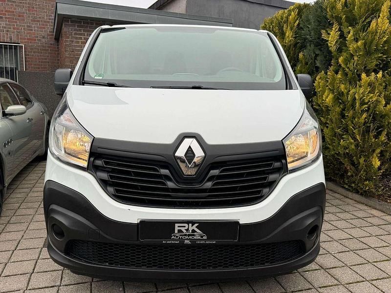 Gebraucht Renault Trafic Komfort 125 PS (91 kW) 2017 Gletscherweiss Van / Kleinbus