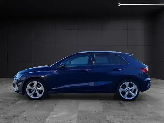 Używany Audi A3 Advanced 110 KM (80 kW) 2022 Niebieski Sedan/Limuzyna