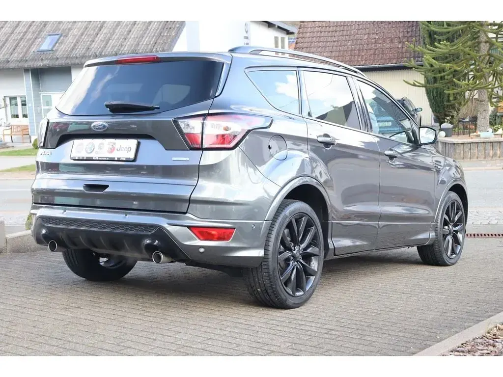 Gebraucht Ford Kuga ST-Line 150 PS (110 kW) 2017 Grau SUV