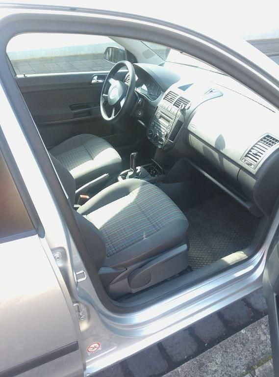 Gebraucht VW Polo 64 PS (47 kW) 2006 Grau Kleinwagen