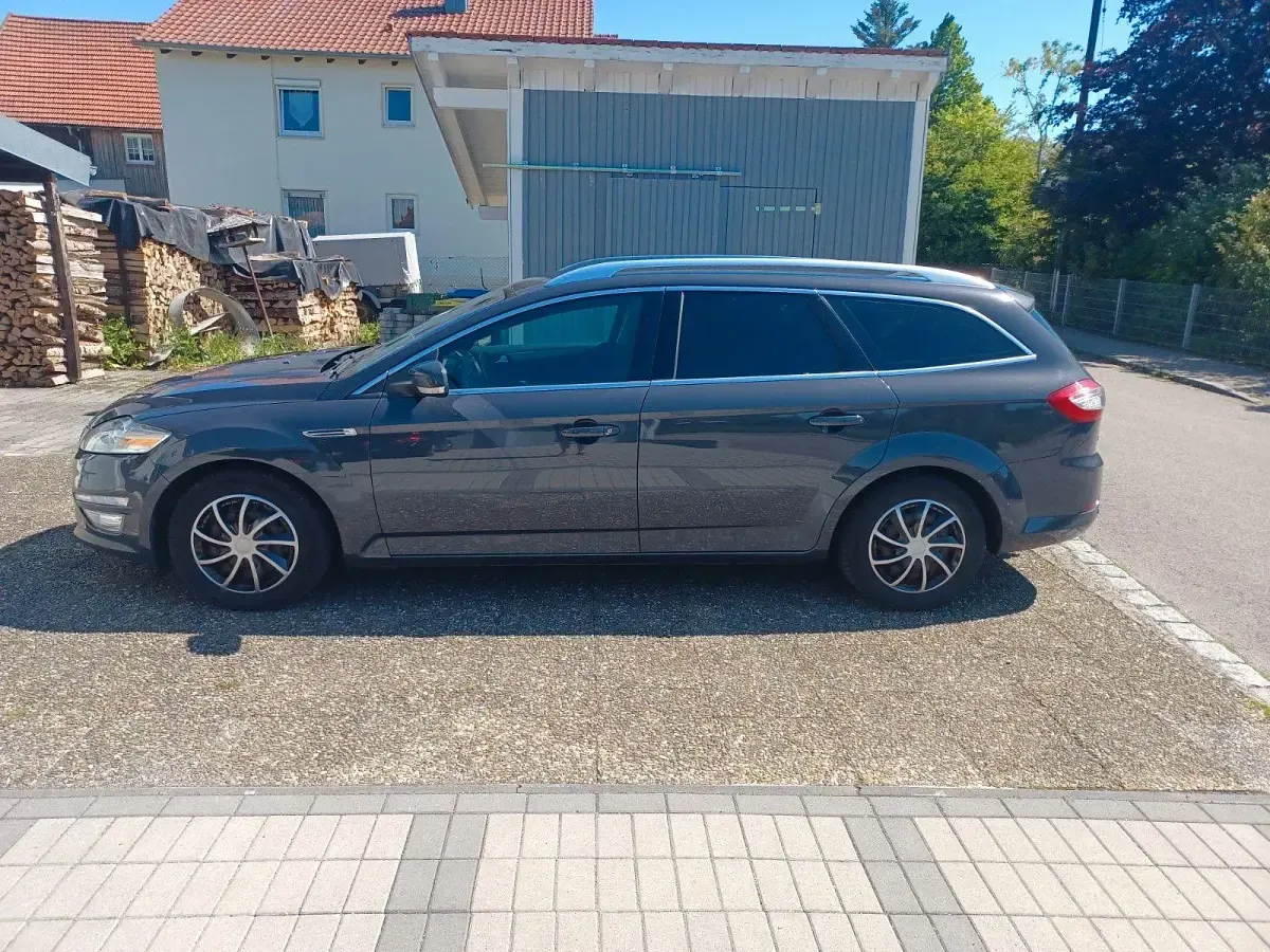 Gebraucht Ford Mondeo Titanium 163 PS (119 kW) 2012 Blau Kombi