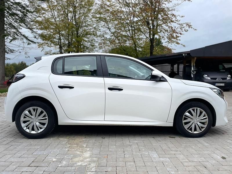 Gebraucht Peugeot 208 Premium 100 PS (73 kW) 2022 Weiß Kleinwagen