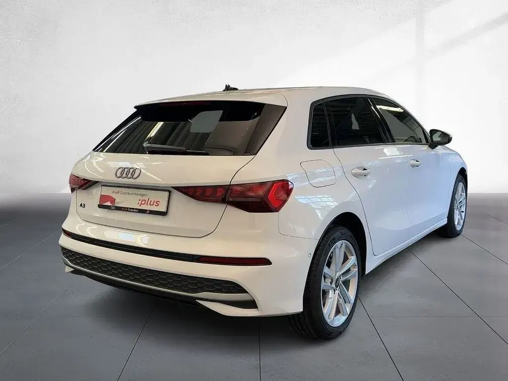 Używany Audi A3 Advanced 116 KM (85 kW) 2024 Biały Sedan/Limuzyna