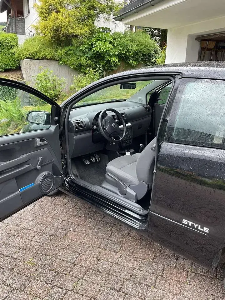 Gebraucht VW Fox Style 60 PS (44 kW) 2011 Schwarz Kleinwagen