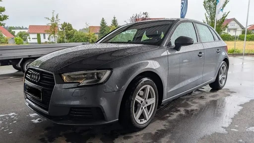 Gebraucht Audi A3 150 PS (110 kW) 2019 Grau Limousine
