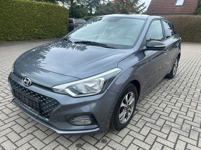 Gebraucht Hyundai i20 101 PS (74 kW) 2020 Grau Kleinwagen
