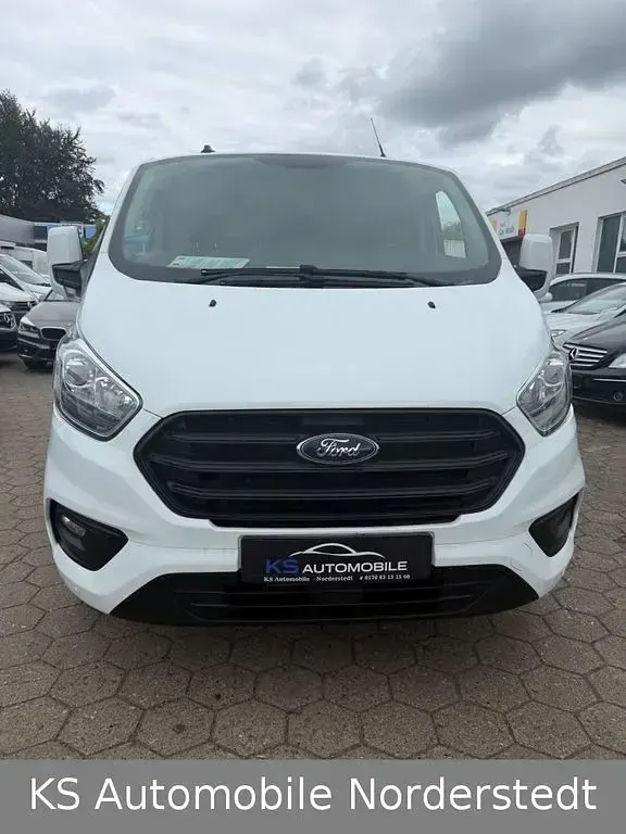Gebraucht Ford 300 Trend 131 PS (96 kW) 2021 Weiß Van / Kleinbus