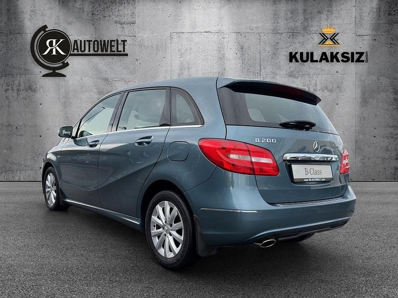 Gebraucht Mercedes B200 156 PS (114 kW) 2012 Blau Van / Kleinbus