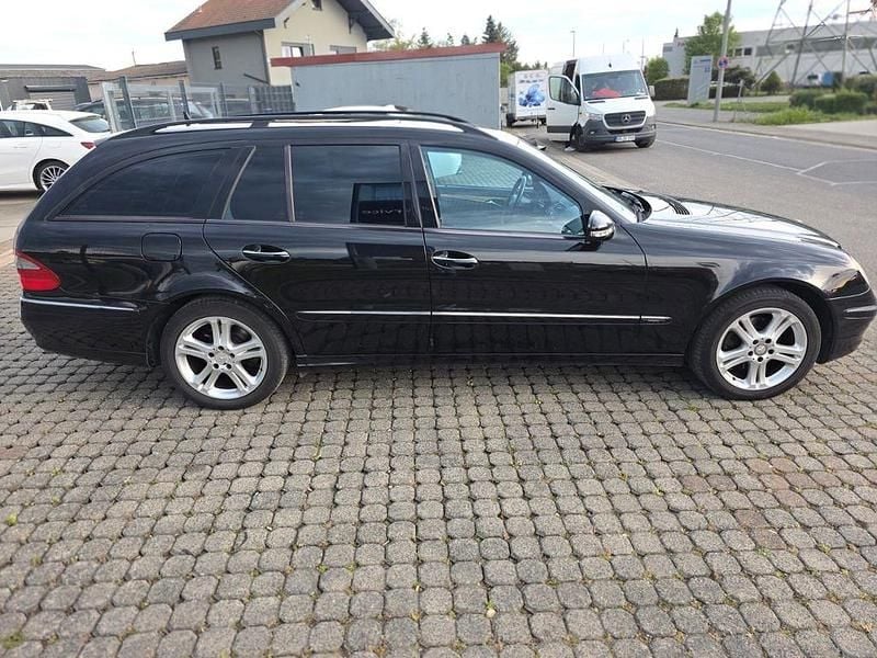 Usado Mercedes E280 Avantgarde 190 HP (139 kW) 2009 Preto Sedan