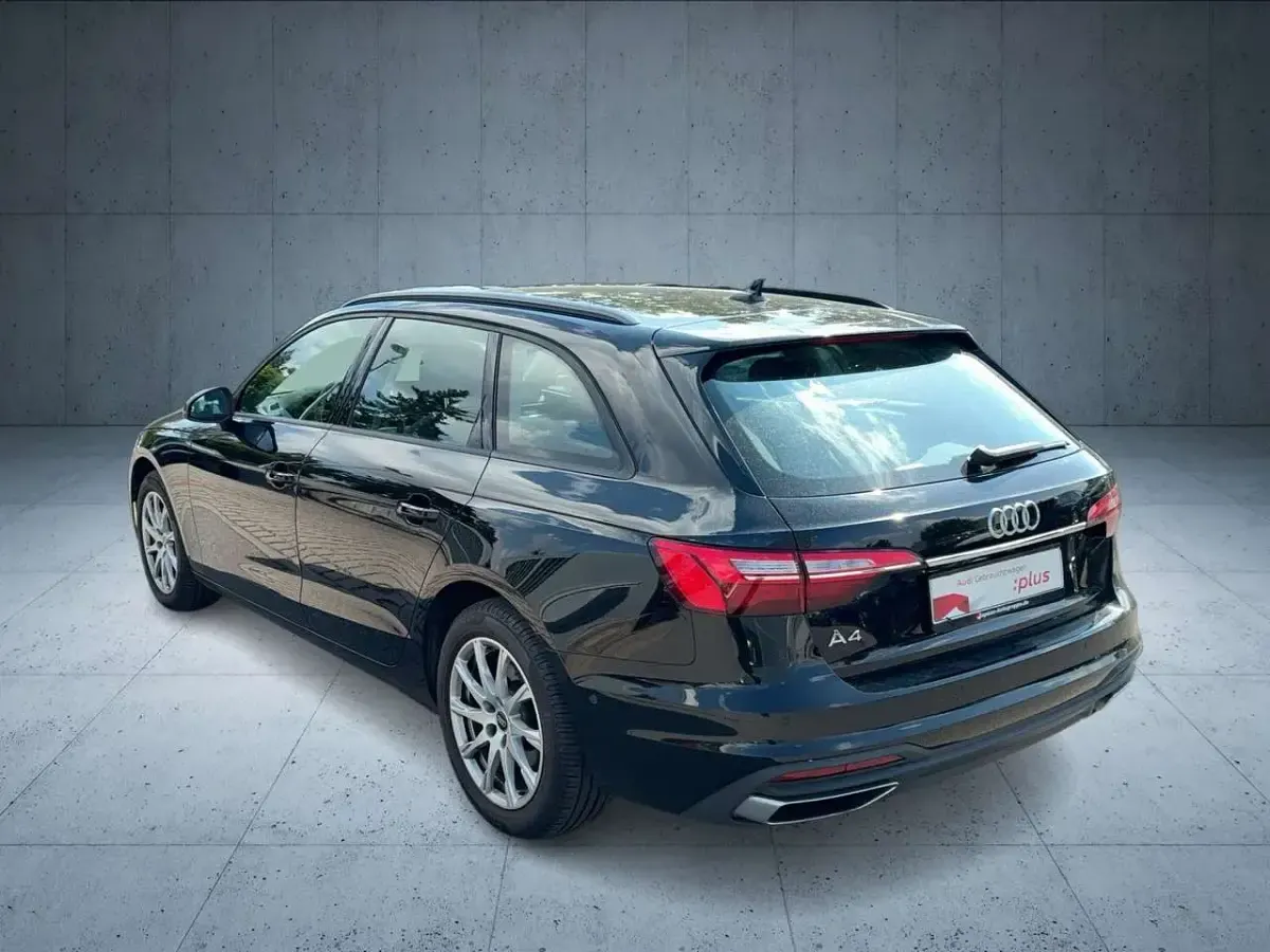 Gebraucht Audi A4 Sport 204 PS (150 kW) 2023 Brillantschwarz Kombi