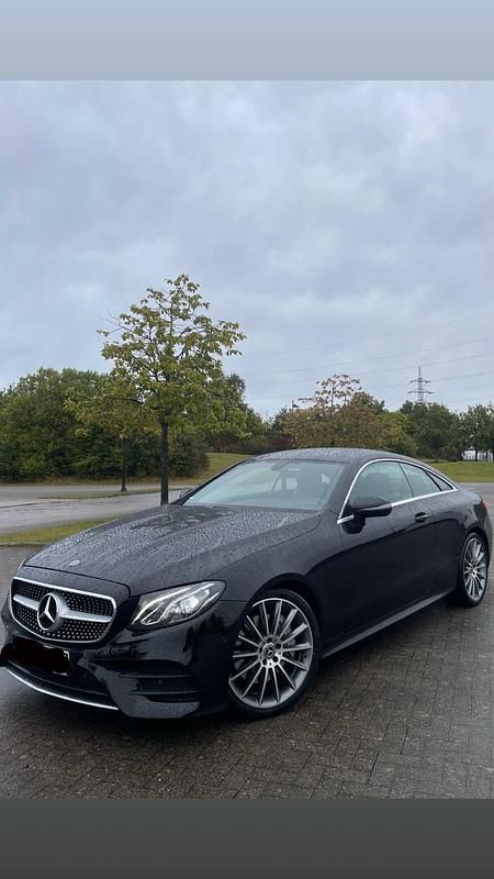 Schwarz Gebraucht 2017 Mercedes E300 AMG line Coupé | 28.999 € (Guter Preis) - Bild 1/4