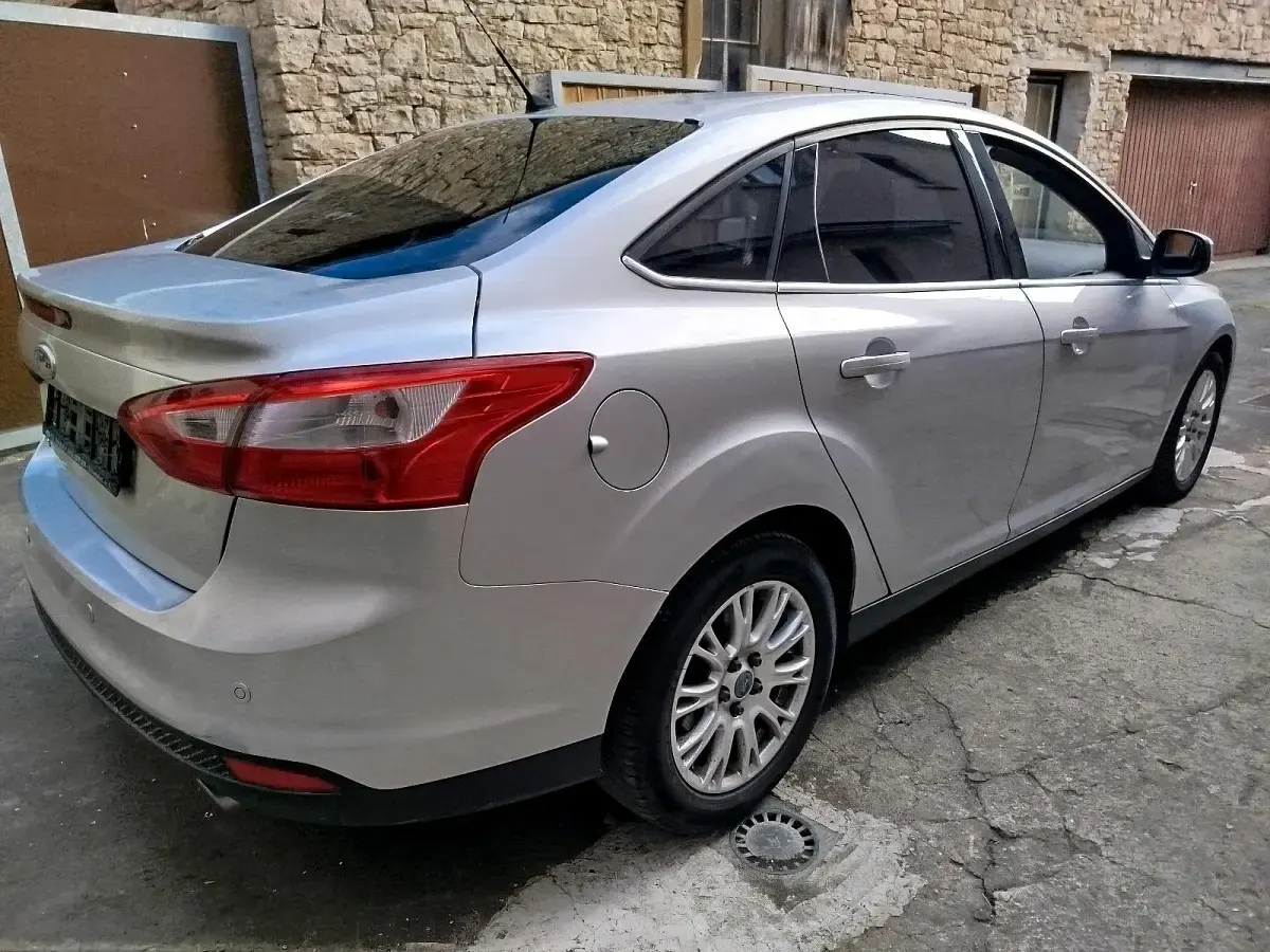Gebraucht Ford Focus Titanium 150 PS (110 kW) 2011 Silber Limousine