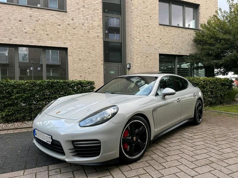 Grau Gebraucht 2014 Porsche Panamera Coupé | 26.000 € - Bild 1/4