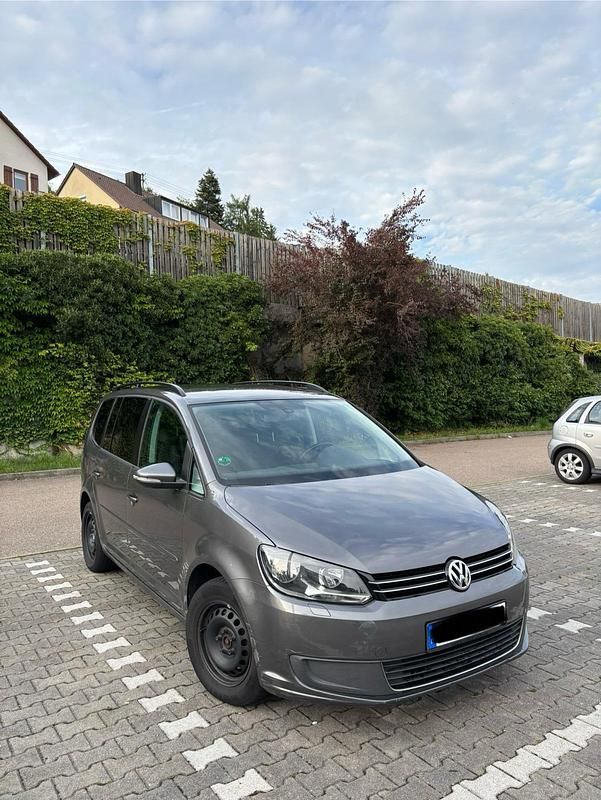 Grau Gebraucht 2011 VW Touran Van / Kleinbus | 4.699 € (Guter Preis) - Bild 1/4