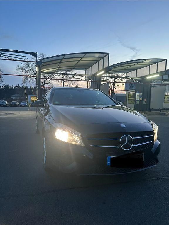 Gebraucht Mercedes 200 212 PS (155 kW) 2013 Schwarz Limousine