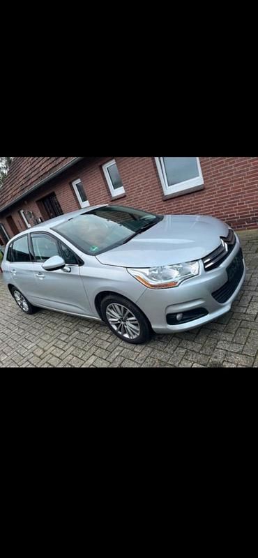 Silber Gebraucht 2013 Citroën C4 Limousine | 4.444 € - Bild 1/4