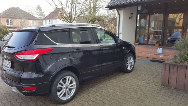 Gebraucht Ford Kuga Individual 204 PS (150 kW) 2015 Schwarz metallic SUV