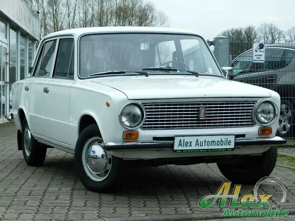 Second-hand Lada 2101 60 CP (44 kW) 1984 Alb Berlinǎ