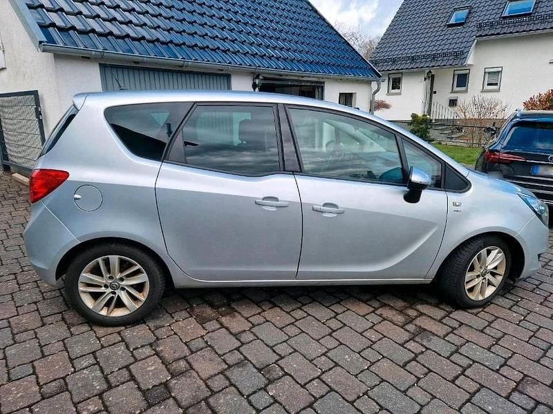 Gebraucht Opel Meriva 120 PS (88 kW) 2016 Silber Van / Kleinbus