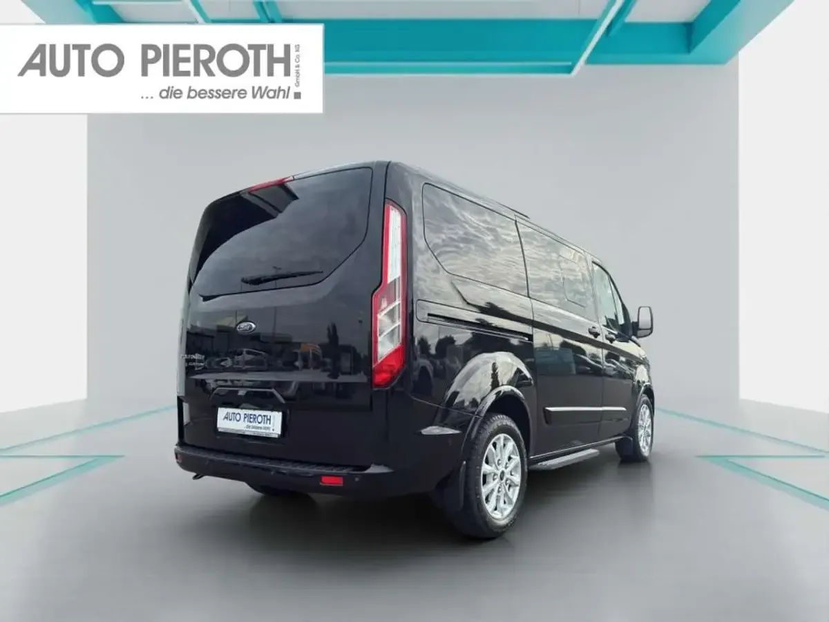 Gebraucht Ford Tourneo Titanium 150 PS (110 kW) 2024 Schwarz Van / Kleinbus