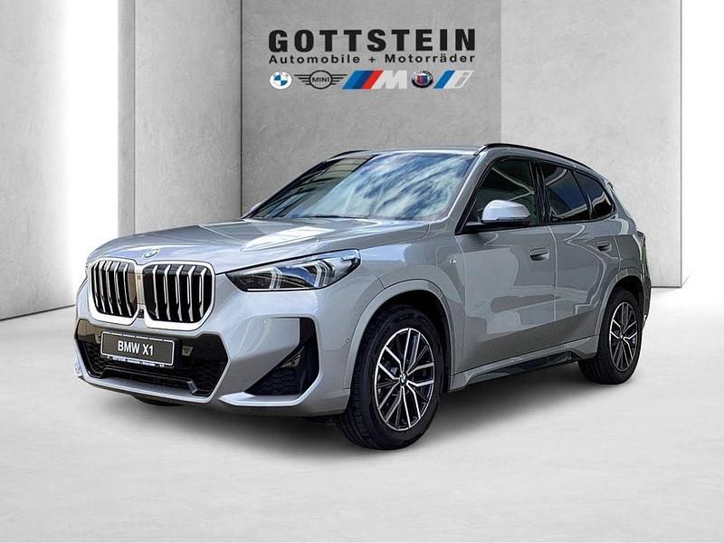 Black sapphire Neu 2025 BMW X1 M Sport SUV | 47.990 € (Fairer Preis) - Bild 1/3