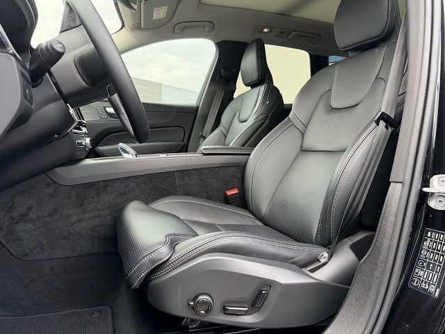 Gebraucht Volvo XC60 Plus 197 PS (144 kW) 2024 Schwarz SUV