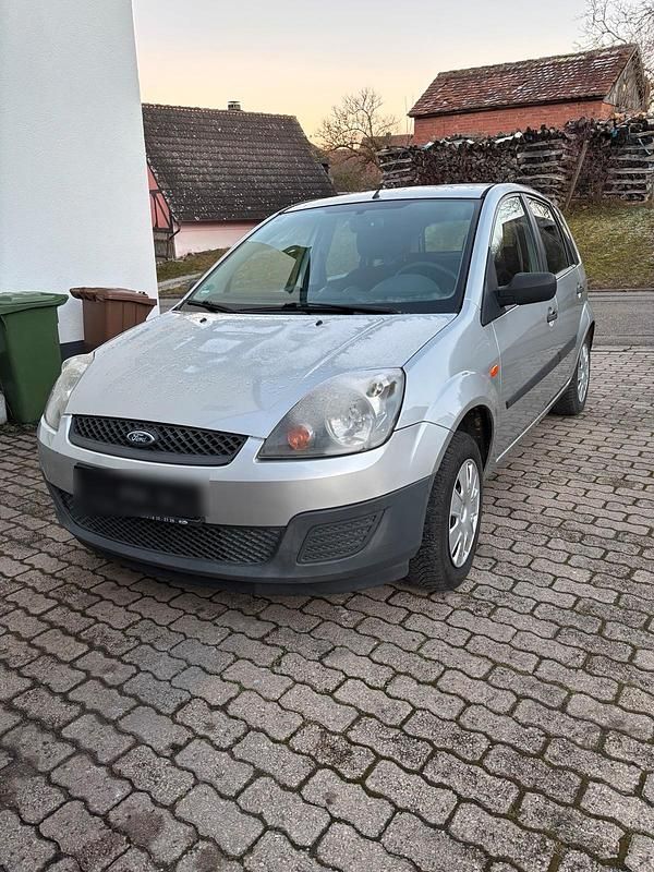 Silber Gebraucht 2007 Ford Fiesta Kleinwagen | 2.250 € (Fairer Preis) - Bild 1/4