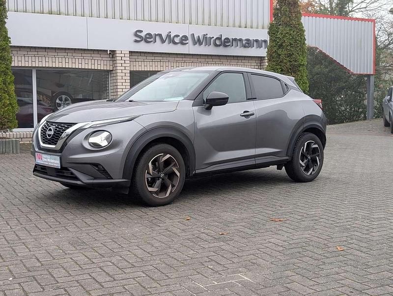 Grau Gebraucht 2023 Nissan Juke N-Connecta SUV | 21.990 € (Fairer Preis) - Bild 1/4
