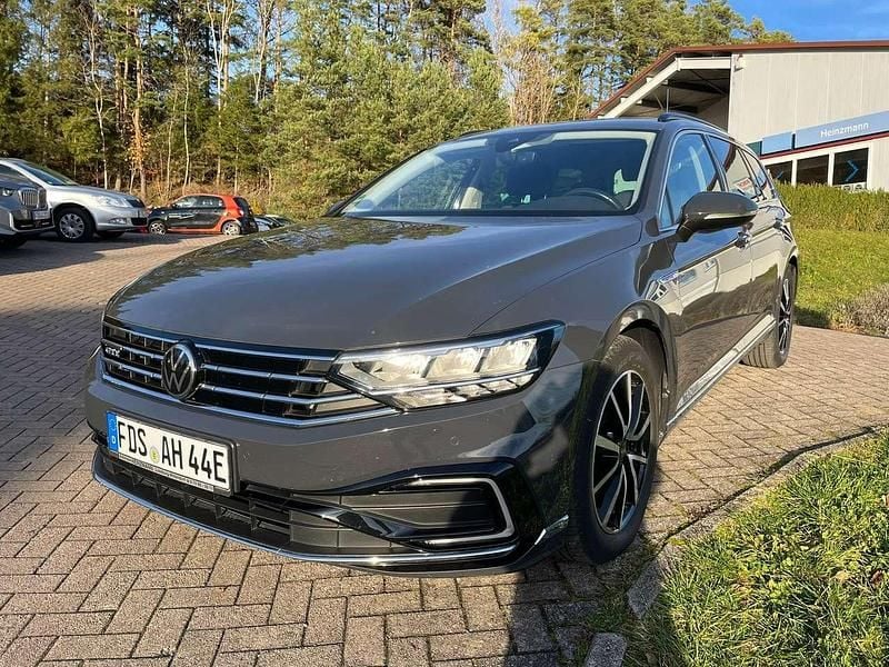 Gebraucht VW Passat GTE 156 PS (114 kW) 2020 Uranograu Kombi